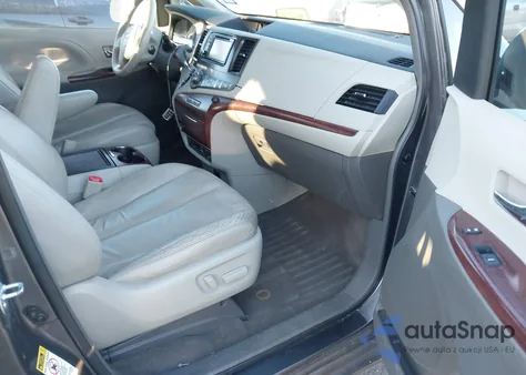 2014 Toyota Sienna Xle V6 8 Passenger z USA, uszkodzony, nr VIN 5TDYK3DC0ES446673